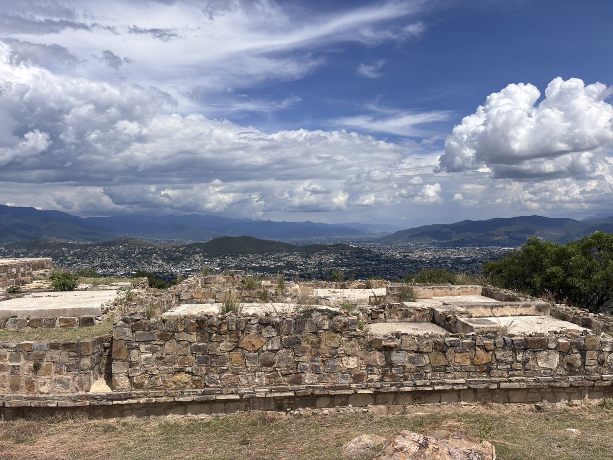 Azocar87's tweet photo. Santa María Atzompa Oaxaca México 
#arquitectura_ancestral https://t.co/REcbuZPsVE