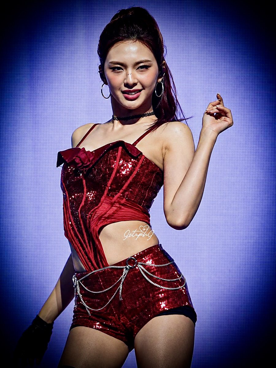 KpopCurator's tweet photo. Chiquita really lit up the Macau stage. 🔥✨
The energy, confidence, and charisma were impossible to miss. 🤍
Definitely a moment worth replaying. 👀
❤️ Like • 💬 Comment • 🔁 Repost
#CHIQUITA #BABYMONSTER #CHOOM #Macau #TheKpopCurator https://t.co/cCyfeZyZti