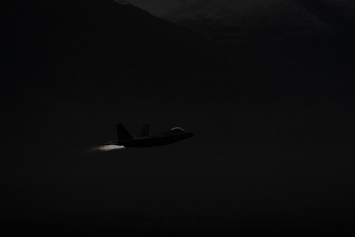 HumbleGenerous's tweet photo. Our new offer is moonshoting, how surprising.

Only crew willing to take such exposure.

Require more speed, capacity not close to full yet. https://t.co/cd2aMX318a