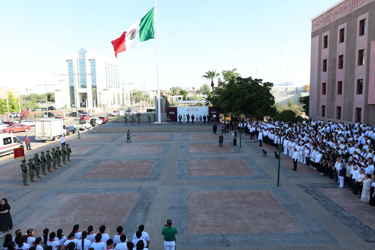 IssstesonGob's tweet photo. 🇲🇽 Con orgullo y fervor patrio, personal de #ISSSTESON ✅ encabezó la ceremonia cívica de honores a la bandera, en conmemoración del 216 aniversario de la Independencia de México.

1️⃣▶️3️⃣ https://t.co/ZYr6Kxacr6