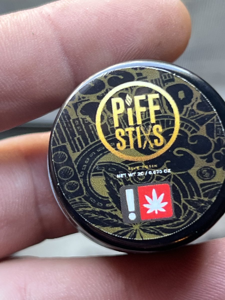 missnhippi's tweet photo. Ran up on a deal at the dispensary today. I got 2 grams of live rosin for 15. Gonna try it out later tonight and I’ll give an update. https://t.co/ifQsXR5Czu