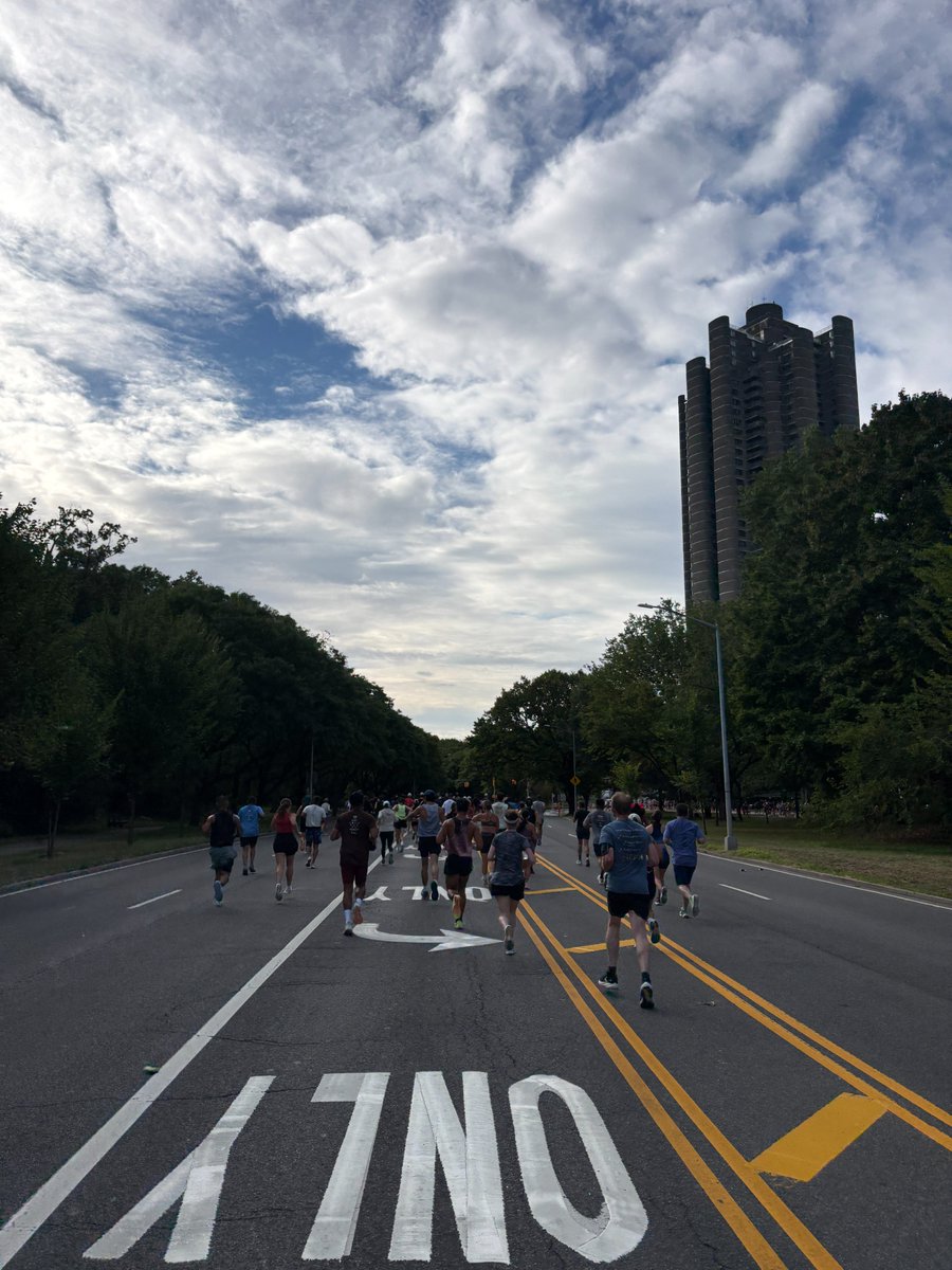 laiyiohlsen's tweet photo. Had a great time running the Bronx 10m on Saturday - really optimized for last mile latency! 😂 https://t.co/Tct36SGTec