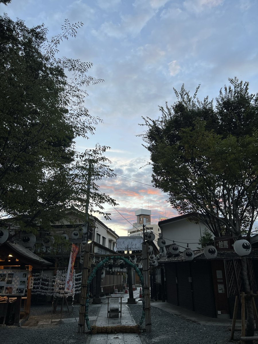 1994dokusho's tweet photo. おはようございます☕︎
東の空
暑い
つくつくぼうしが盛んに鳴いている
あの雨の中良くご無事で
蒸し暑い
袖の取れる上着の袖を外す
微かな北風が気持ち良い
#イマソラ
#いまそら
#あさんぽ https://t.co/Md4YzqtrF2