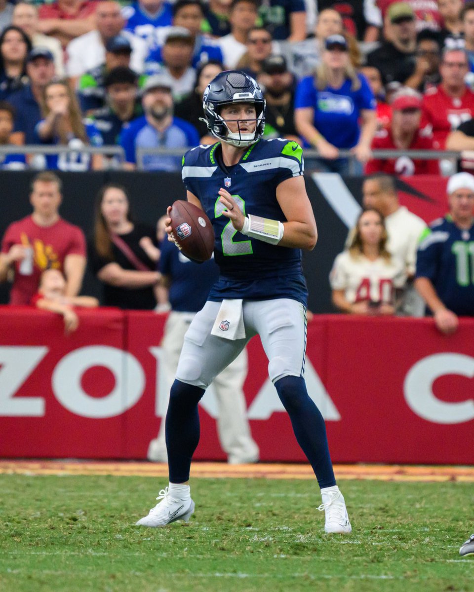 Seahawks's tweet photo. Drew Lock's Week 2 stats 🎯

19 completions.
235 passing yards.
3 touchdowns.
139.1 passer rating. https://t.co/OXE62JKTa5