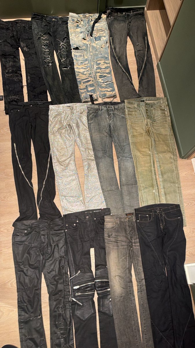 hyoudoe's tweet photo. realizing i have a problem dis not even half my pants and i found yercs in all da diors https://t.co/8J3S9M0Evh
