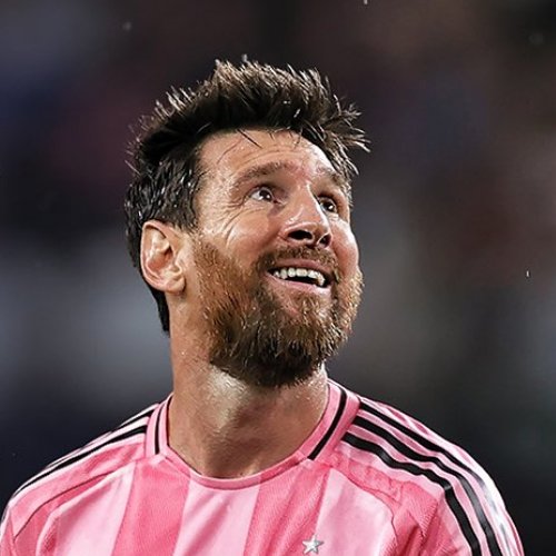 TouchlineX's tweet photo. 📸 Lionel Messi's hair now and Lionel Messi's hair during the World Cup 2 months ago. https://t.co/HyhTLJyUUj