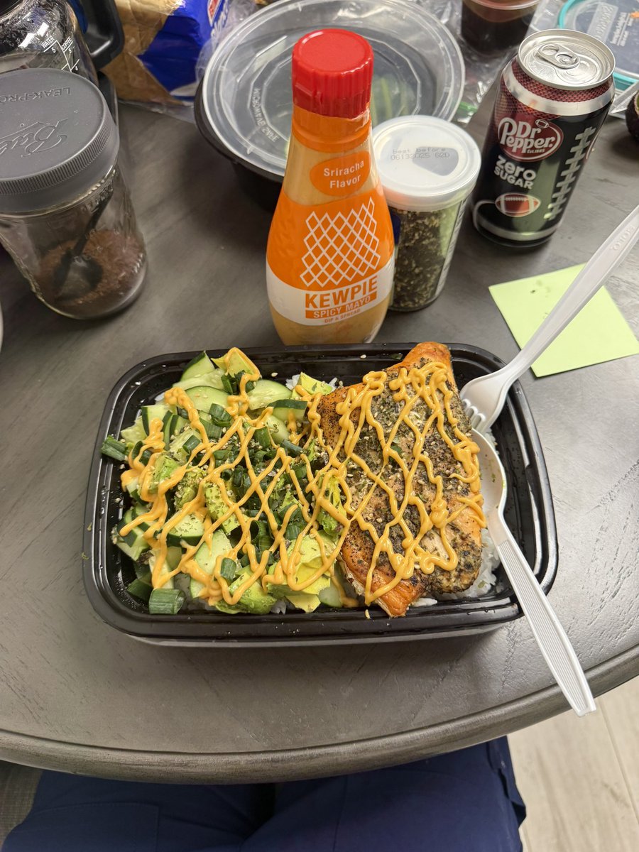 jchxwve's tweet photo. today’s lunch omfg https://t.co/scKyBnS6Gr