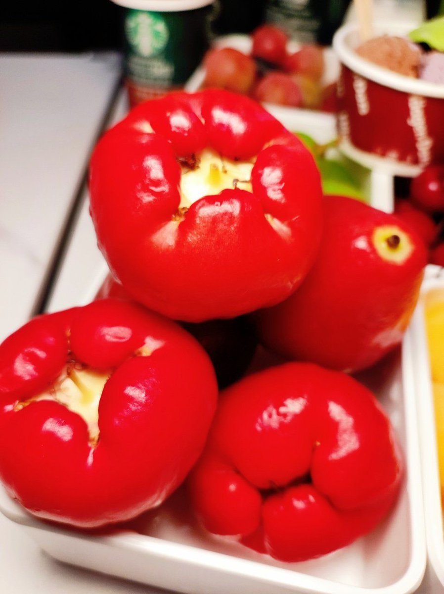 Mariugenia14's tweet photo. Fresh cherry tomatoes, baby spinach and avocado  just hit the market—perfect for your weekend salad prep! Grab yours before they sell out today! https://t.co/hrvERmO38B