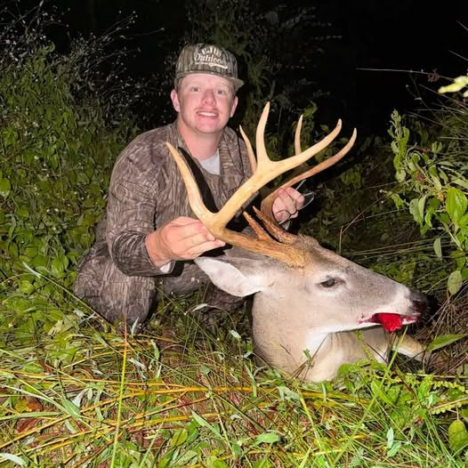 nchuntnfish's tweet photo. This young man got him a NICE buck in Warren County, NC! Great job, Tucker! #WarrenCounty #Carolinas #CarolinaSportsmanMagazine #Carolina #Outdoors #Hunting #Hunt #DeerSeason #Deer #WhitetailDeer #Buck #NorthCarolina #CarolinaSportsman https://t.co/zMhwAgJAJr