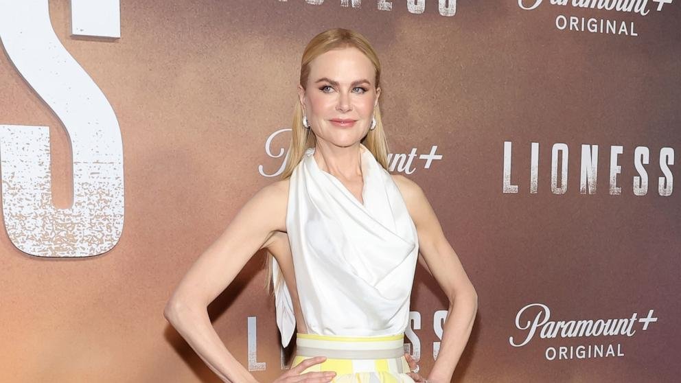 cinemaclt's tweet photo. 🗞️ | Nicole Kidman está incentivando os fãs a 'exigirem' uma 4ª temporada de 'Operação: Lioness':

"Precisamos levantar a voz. Sou apaixonada pela série, então fico feliz que outras pessoas também sejam. Ela realmente parece criar cada vez mais conexão com o público à medida que as pessoas a descobrem."

"Vá em frente, vamos lá, precisamos levantar a voz, exija isso!"

(via: EW)