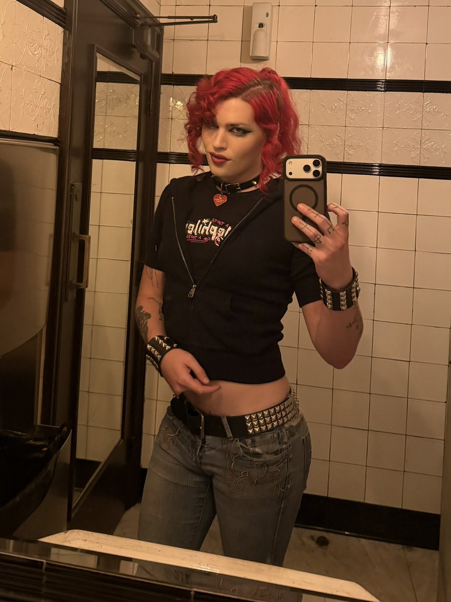 edotstreetcar's tweet photo. the girl 💕 the cock 💕 https://t.co/Gv56FDg1Wx