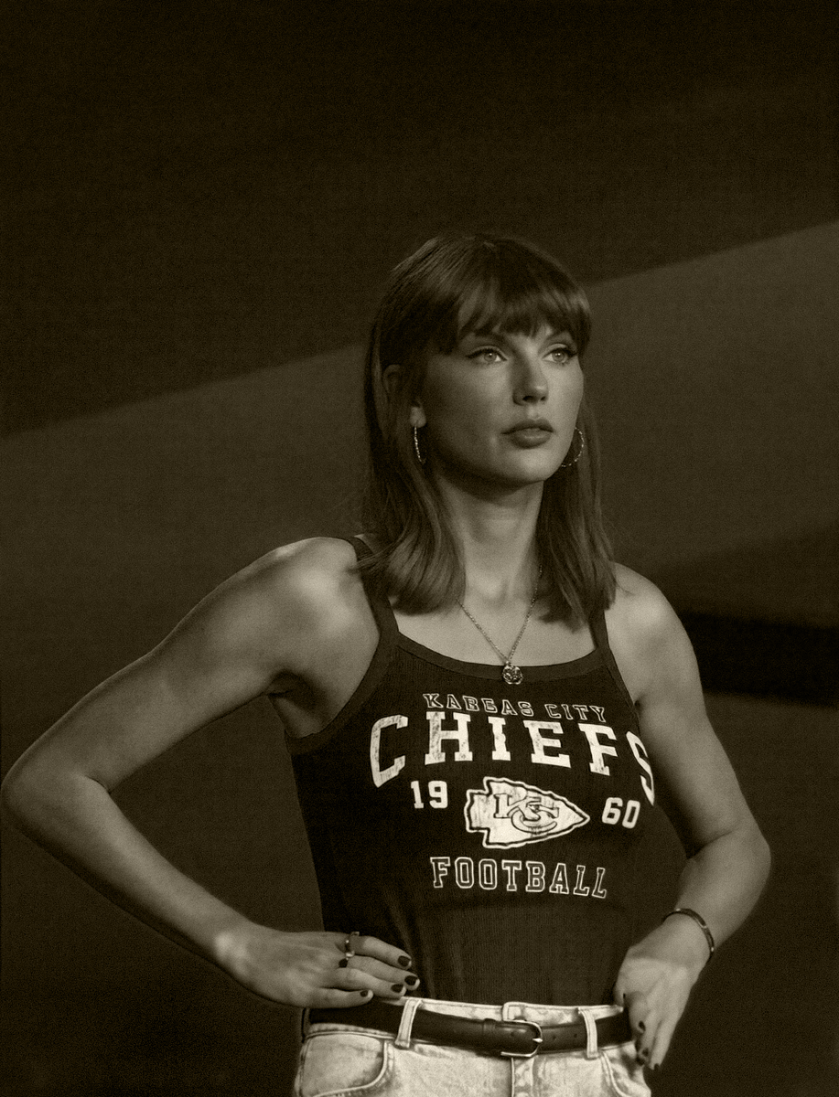 castlecrumbIe's tweet photo. Taylor Swift | Chiefs Game 

#TaylorSwift #VMAs #DebutTV #Chiefs #KansasCity #PopWorld  #TravisKelce #TS13 https://t.co/IjaKAGQhbm
