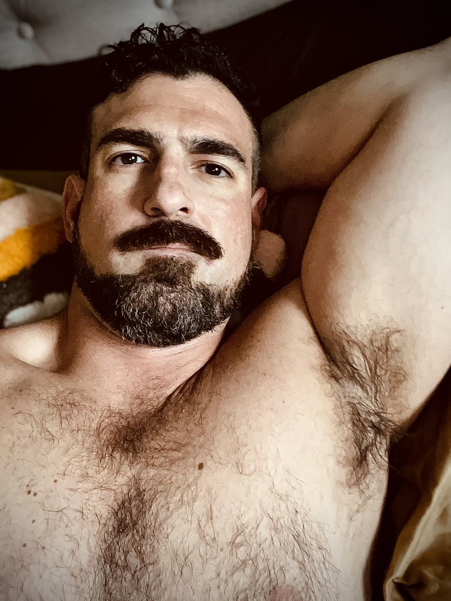 miguelihunt's tweet photo. Sniff me https://t.co/2GrXr9s2f8