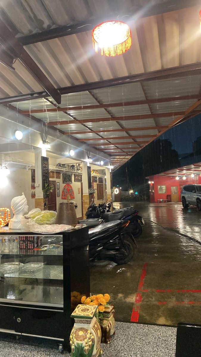 bisuwd's tweet photo. ติดฝน บ้านสวน🥹💦 https://t.co/x32rOuLv5l
