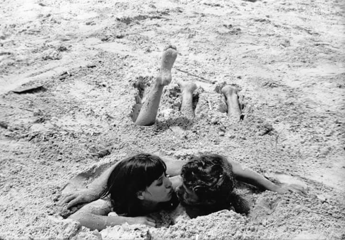 Gibboanxious's tweet photo. Anna Karina and Jean-Paul Belmondo photographed on the set of 'Pierrot le Fou,' 1965 https://t.co/RHXhQcuAmm