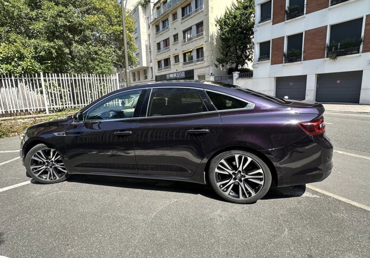 69005_'s tweet photo. La couleur violet sur le Renault talisman elle est choquantissime https://t.co/UXCINus4TZ