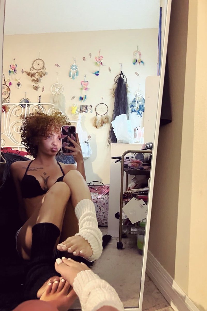 nanaathamuse's tweet photo. Love my leg warmers✌🏽😻 https://t.co/ReXC9jxq8L