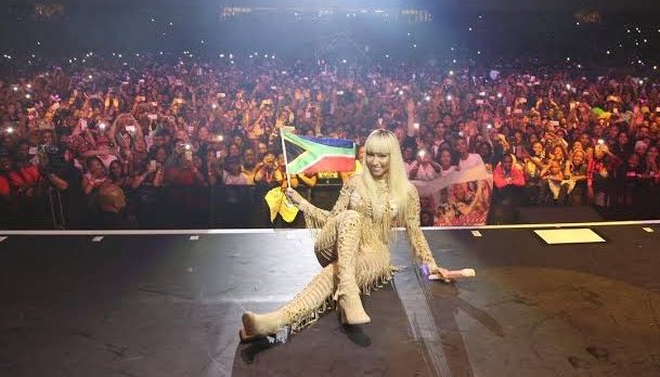 TheeAzanian's tweet photo. “SOUTH AFRICA IS WHERE I COME FROM!!!!” My fav Nicki lyric of all time🤣🤣🤣🤣🤣🤣🤣❤️🇿🇦🇿🇦🇿🇦🦄🦄✨ https://t.co/PUbp2URTDn