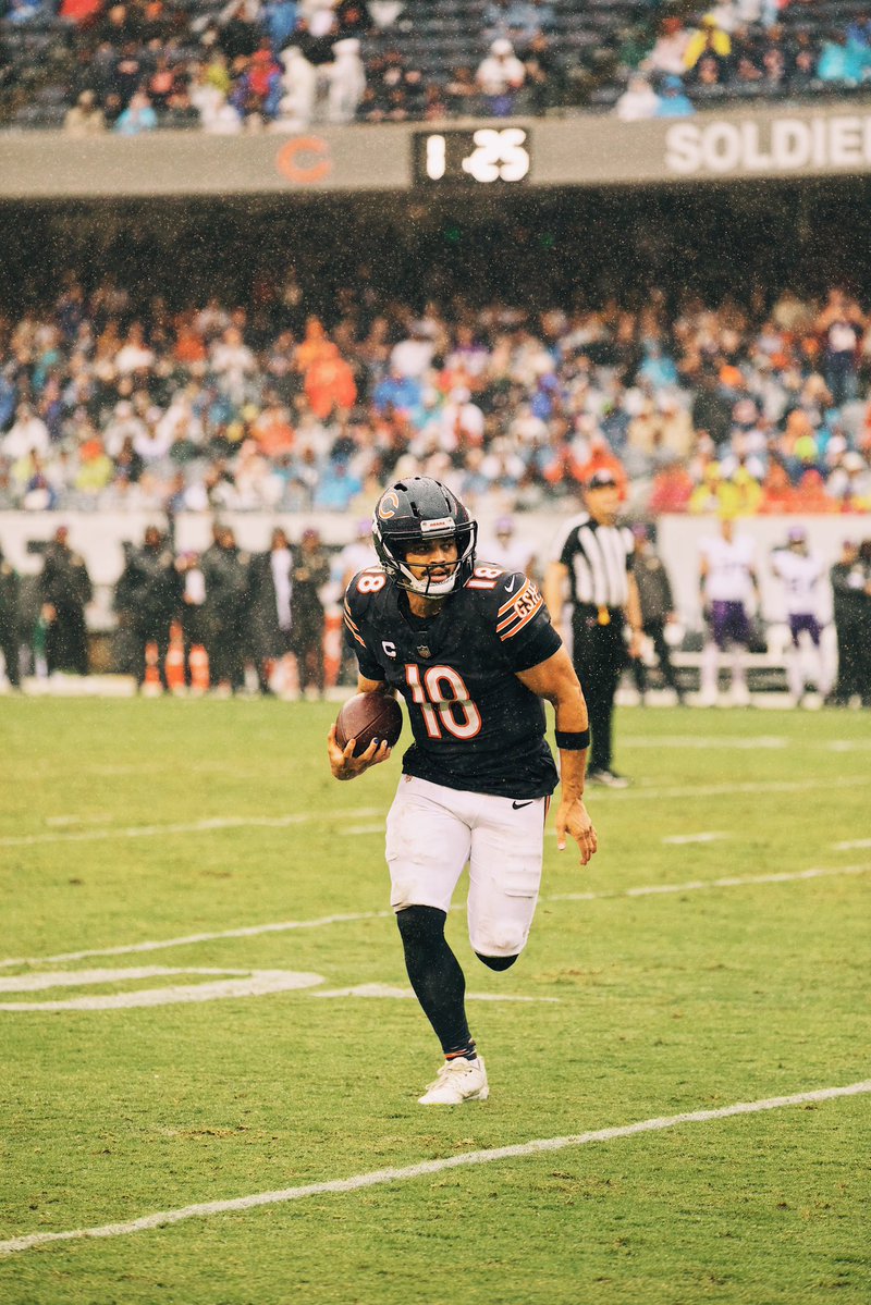 MyCameraReady's tweet photo. Photographed my first NFL game yesterday for the Chicago Bears. Can’t wait for the rest of the season https://t.co/FgwKp31FnG