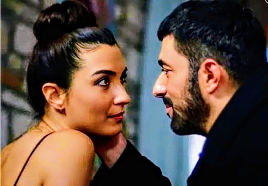 mcasoll's tweet photo. @nistal_mar28736 Aqui repitiendo y repitiendo inmagenes de nuestro querido duo ♥️
#SancarMavi
#SefirinKizi 
#EnTu 💙💙 https://t.co/JaKbZDZlrR