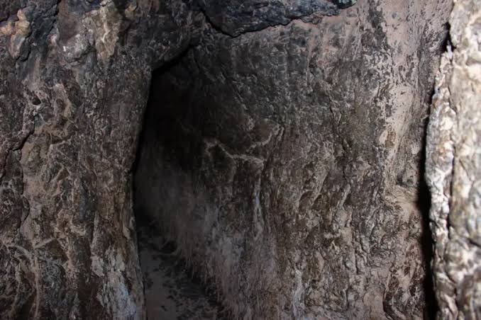 Megalithic12000's tweet photo. A priest wrote in 1594 that a tunnel ran from the Coricancha to Sacsayhuamán. It was filed as legend for over 400 years.

In 2025 radar found it exactly where he said, 1,750 metres long.

How many other old accounts are sitting in the folklore file? https://t.co/jg6CnfL4FI
