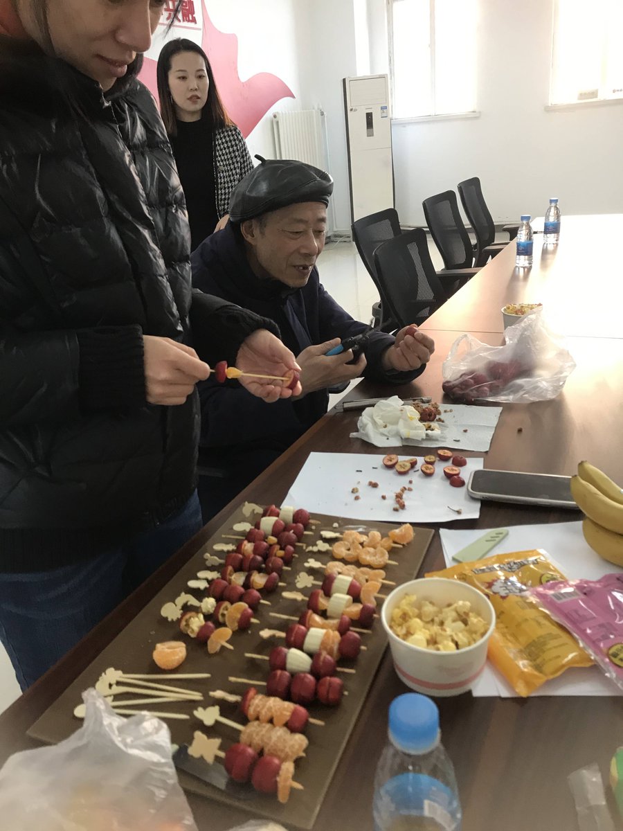 ArdisHarbox1h's tweet photo. Día de Mercado Comunitario este sábado en la plaza principal! Intercambia alimentos caseros, participa en talleres de manualidades y conoce vecinos. Todos bienvenidos, trae tu sonrisa ， https://t.co/aaRjUot2Aa