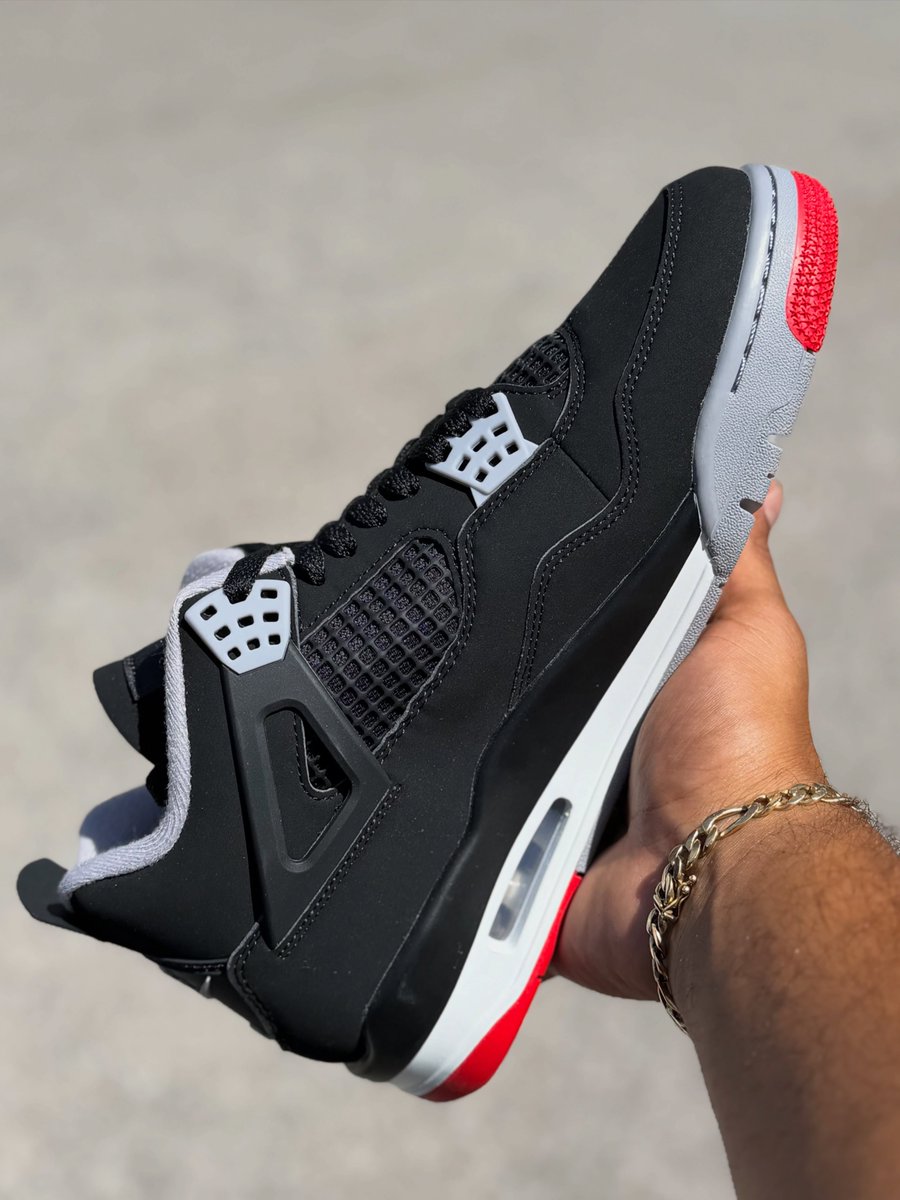 zSneakerHeadz's tweet photo. IN-HAND LOOK: 2026 Air Jordan 4 OG “Bred” 🌹
Dropping on November 27th (Black Friday) for $230. https://t.co/gUn6DXqDQa