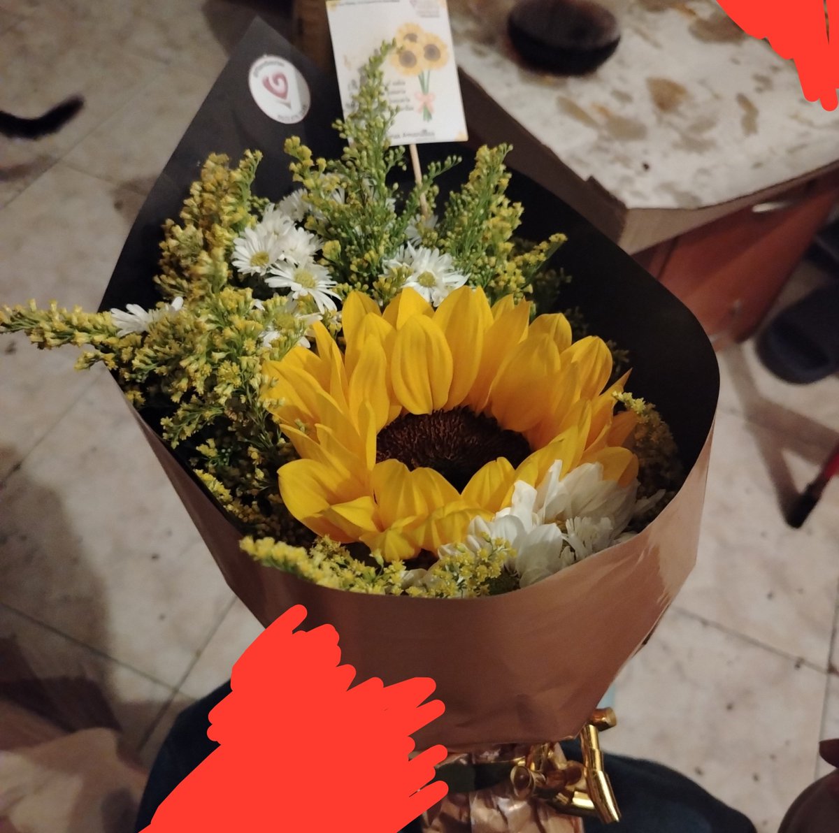 akemh_kry's tweet photo. Amigos me dieron flores https://t.co/w2rtFie3kL
