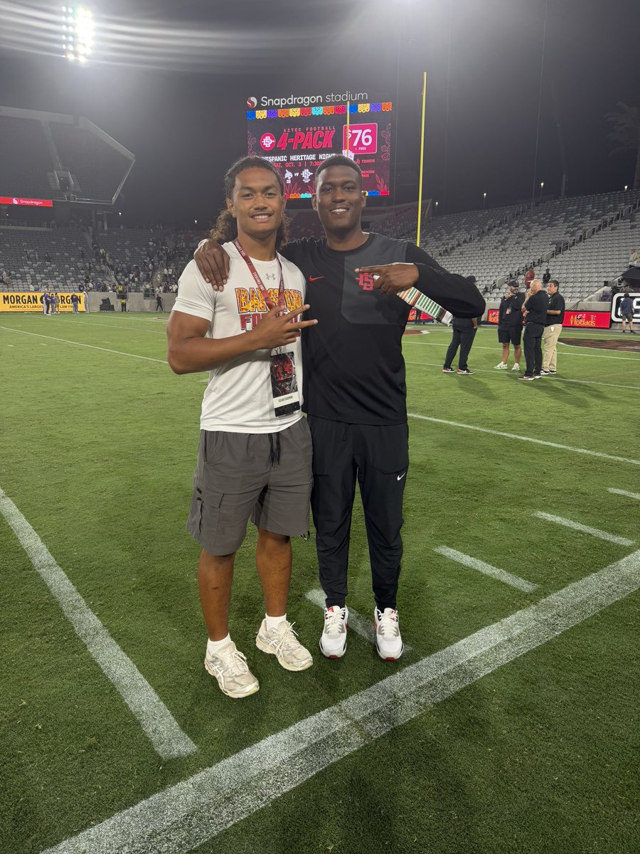 ElijahLeleimene's tweet photo. Great visit! Got to see @AztecFB in action. Everything matters! 

@TheHC_CoachLew @CJPollard1 @CoachWhiteEra @SeanDillonSDSU @BarstowFTBL @CoachWeev_Goat @CoachMulitalo @ZNiusulu @GregBiggins @BrandonHuffman @CKennedy247 @alecsimpson5 @latsondheimer @adamgorney @mrsnoelani @Coach_Clay7
