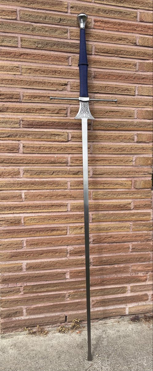 DebonairBard's tweet photo. Sword day! My beautiful tulip maestro made custom proportionate to my height (6’6” btw). https://t.co/WTag0HuxLp