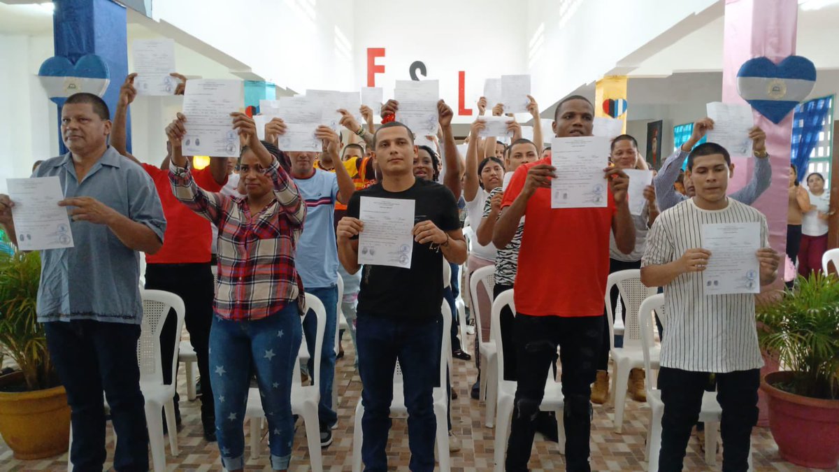 VivaNicaragua13's tweet photo. 🔴 84 personas recuperan su libertad en Bluefields

80 hombres y 4 mujeres fueron beneficiados con el Perdón Presidencial en el Sistema Penitenciario de Bluefields. 🙌

Ahora se preparan para reencontrarse con sus familias y comenzar una nueva etapa en sus vidas. ❤️ #LoQueSeVive https://t.co/Axj1QQkG21