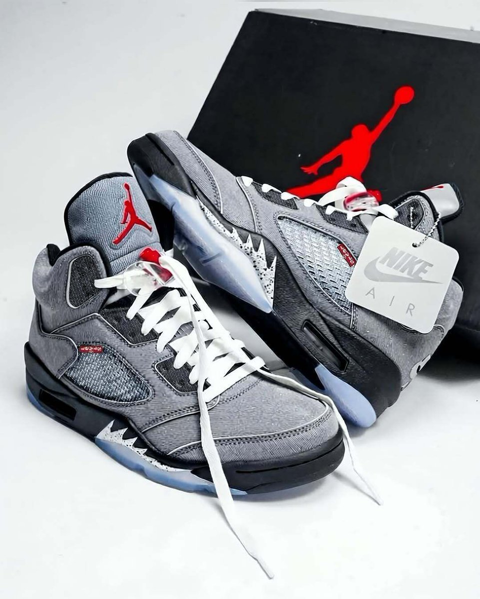 JustFreshKicks's tweet photo. Levi’s x Air Jordan 5 “Grey Denim” 🐺👖 https://t.co/3xX3zNxLHC