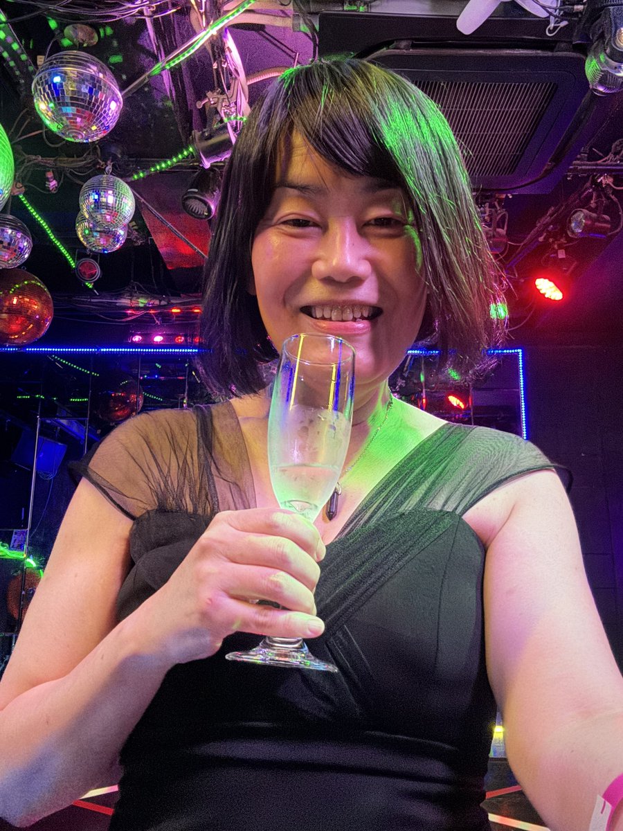 HALsingsasong's tweet photo. #DJイベント #クラブ
#蕨 #DISCOJAPAN
昨日(9/21)は、赤羽の飲み屋さん「母娘げんか」の女将、せりかちゃん(@srk___eia )主催のDJイベントに参加したよ😊
せりかちゃん選曲は全体的にカワイイ曲が多くて、盛り上がれた🎶
せりかちゃん以外のDJさんも参加されていて、ドラゴンクエストの曲を流している方がいて新鮮でした😊
またこんなイベントがあれば参加したいな🎶