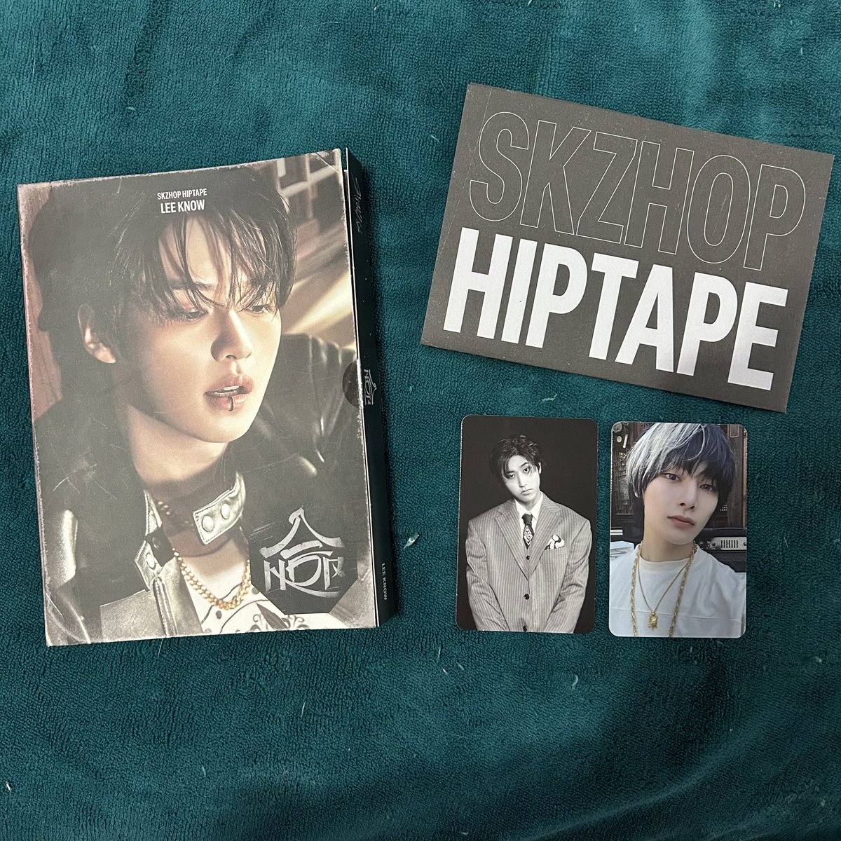 felixintime's tweet photo. VENDO albuns e photocards skz &amp; mark lee

 KARMA Accordion ver. (Han) completo 
inclui: pc Felix, pc Lee Know e 2cut-photo seungmin
💵R$150 + Frete

SKZHOP HIPTAPE (HOP) Accordion ver. (Lee Know) completo
inclui: pc I.N + monochrome pc Han 
💵 R$150 + Frete https://t.co/fsKHHgRnmd