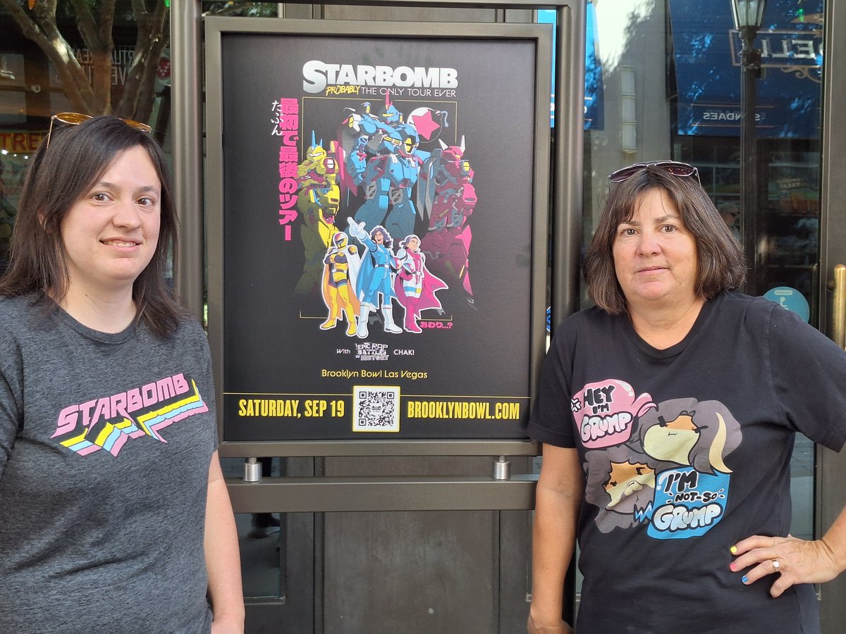 LazerCann97's tweet photo. Got to see Starbomb in Las Vegas! Best time of my life another amazing concert, best time ever.
 💙💛❤️
#starbomb #lasvegas #brooklynbowl https://t.co/jVNjk4GVzx