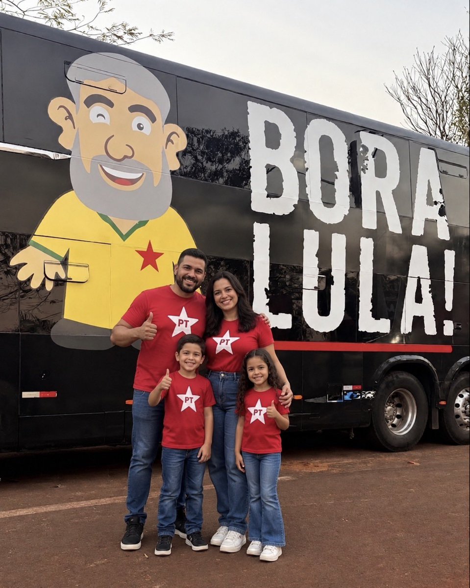 plocsocial's tweet photo. Carreta BORA LULA estourada em Santa Catarina e no Paraná . https://t.co/q8kUkFGote