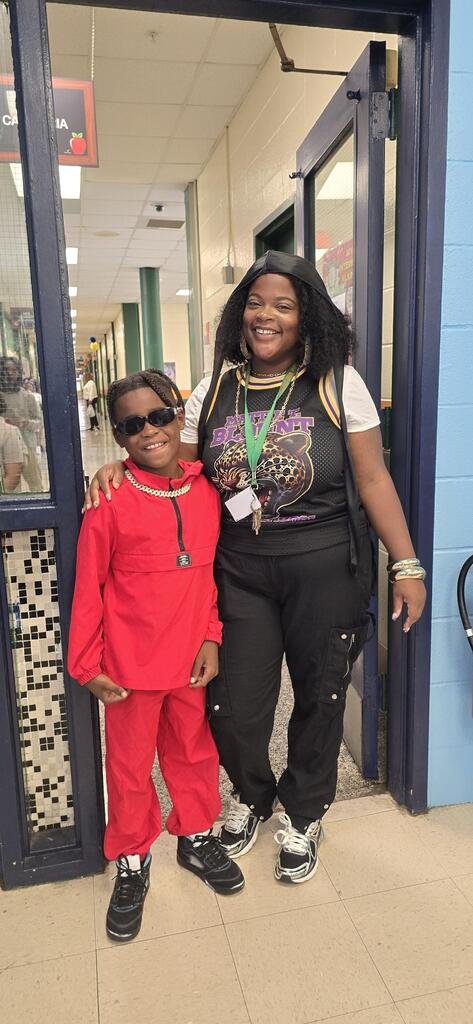JohnWillDragons's tweet photo. ๐ผโ๏ธ Weโre kicking off John Willโs Homecoming Spirit Week with 90s Day! Our Dragons brought back the fresh fits, bright colors & 90s vibes! ๐๐๐งก
#DragonStrong #90sDay #HomecomingWeek #MCPSS #BeTheReason https://t.co/DuT7G1g2nW
