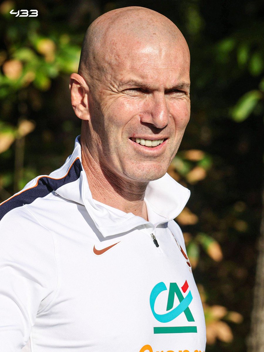433's tweet photo. 𝐓𝐇𝐄 𝐙𝐈𝐃𝐀𝐍𝐄 𝐄𝐑𝐀 𝐇𝐀𝐒 𝐁𝐄𝐆𝐔𝐍 🇫🇷🔥

France are back in training as a new chapter begins for Les Bleus under Zinedine Zidane 👀

New era. New energy. Same goal. 🏆 https://t.co/NnfwwsvOws