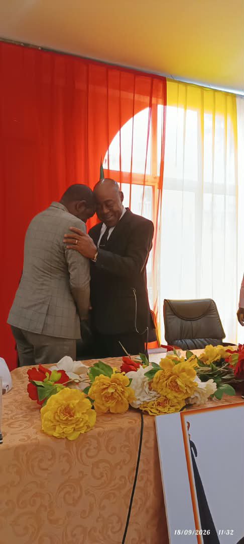 MINAC237's tweet photo. M. Yoki ONANA : Maire de Yaoundé 6 était l’hôte du @MINAC237 vendredi, à travers une audience tenue dans la salle de convivialités du Musée National. L'objet, la commémoration du 2ème anniversaire du décès de l’Artiste musicien Aïjo Mamadou
@joDionNgute 
@OfficielSonacam https://t.co/Rusydcxweb