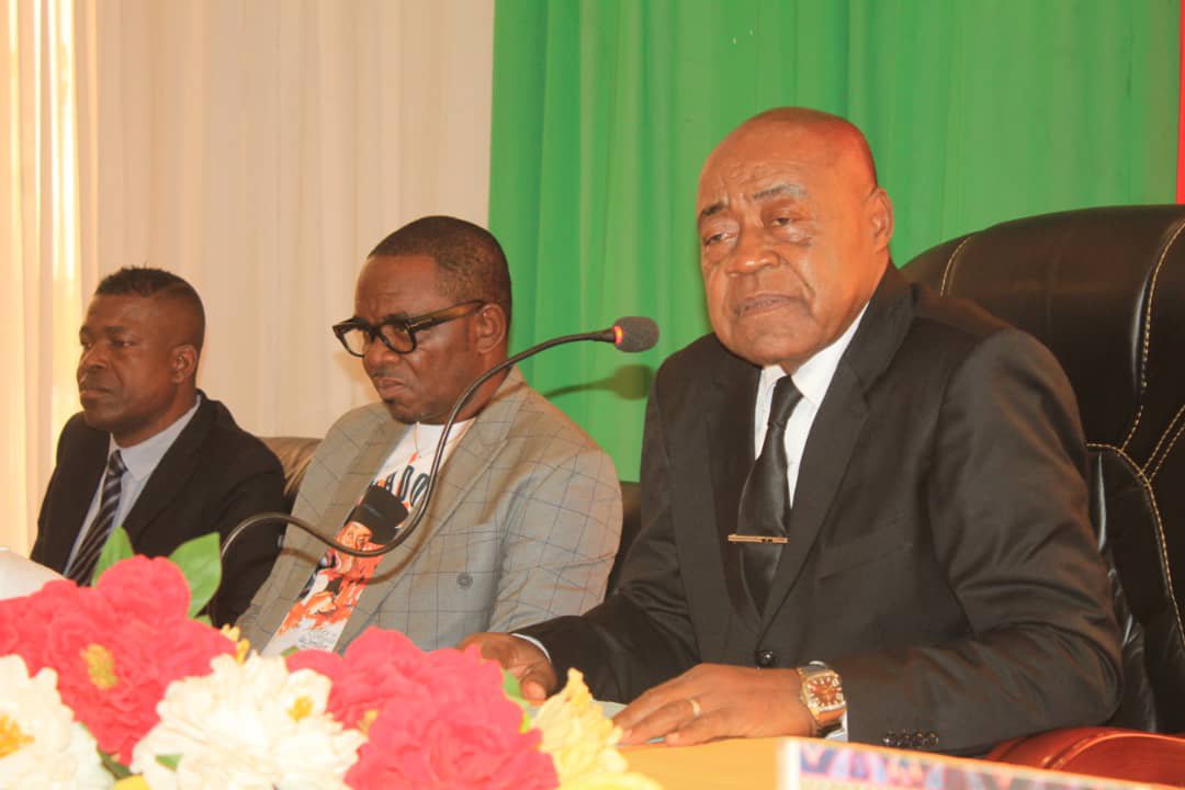 MINAC237's tweet photo. M. Yoki ONANA : Maire de Yaoundé 6 était l’hôte du @MINAC237 vendredi, à travers une audience tenue dans la salle de convivialités du Musée National. L'objet, la commémoration du 2ème anniversaire du décès de l’Artiste musicien Aïjo Mamadou
@joDionNgute 
@OfficielSonacam https://t.co/Rusydcxweb