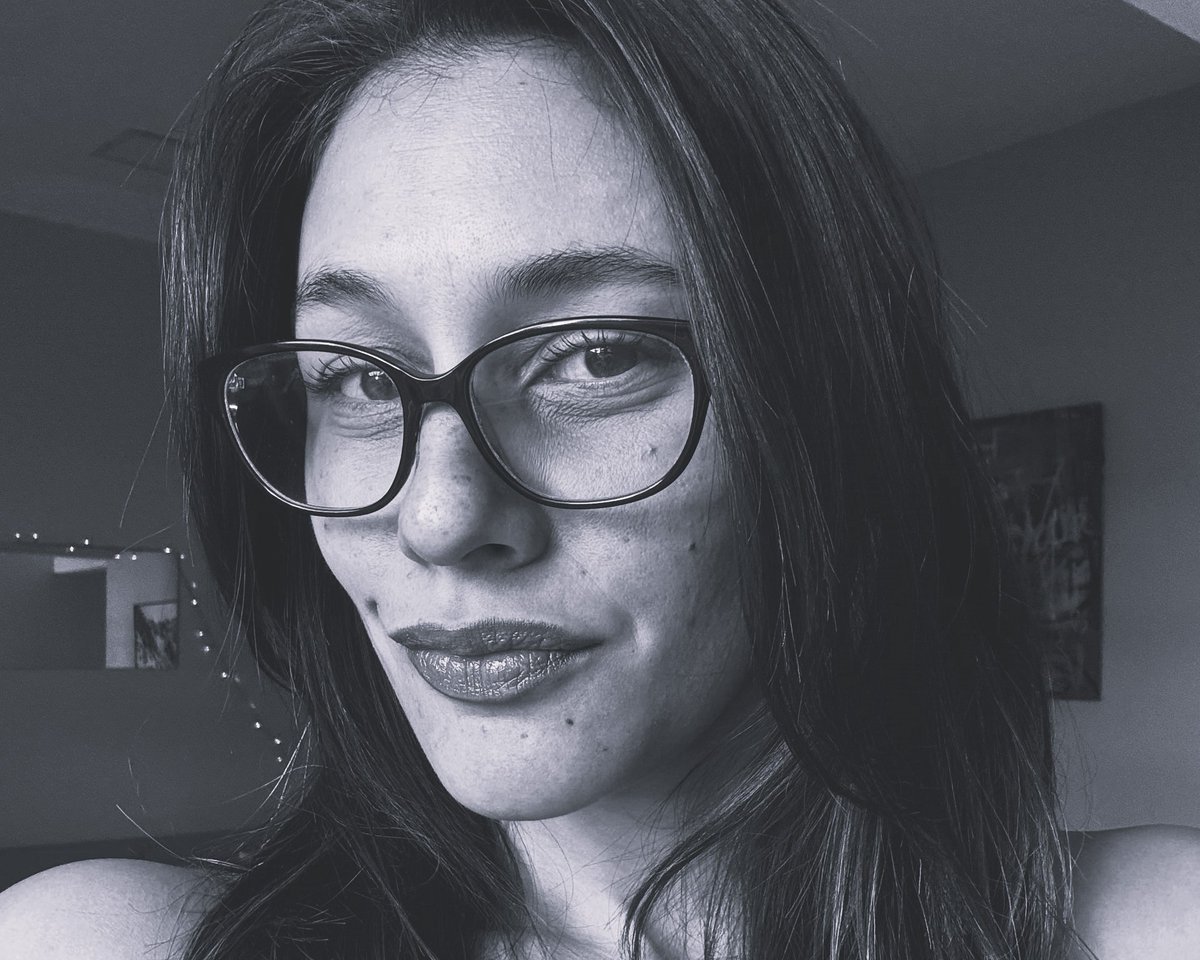 Aritaxxopt's tweet photo. Desliza ➡️🖤🤍
CLOSE UP. https://t.co/JOpOSB3afn