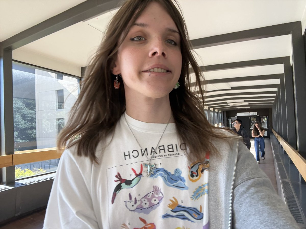 seaslugval's tweet photo. and , more pictures of me at uni today. perusing around the halls . https://t.co/MbFFzSbZCV