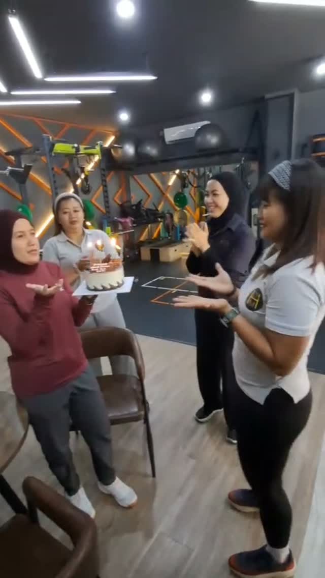 LeenaWolak's tweet photo. Happy birthday! 🙏 Wishing you health, happiness, positive energy, and proud results from every workout. Stay motivated and consistent. Thanks for being part of our family—don’t forget, we’re waiting for the treat! https://t.co/cKTPXw5k2t