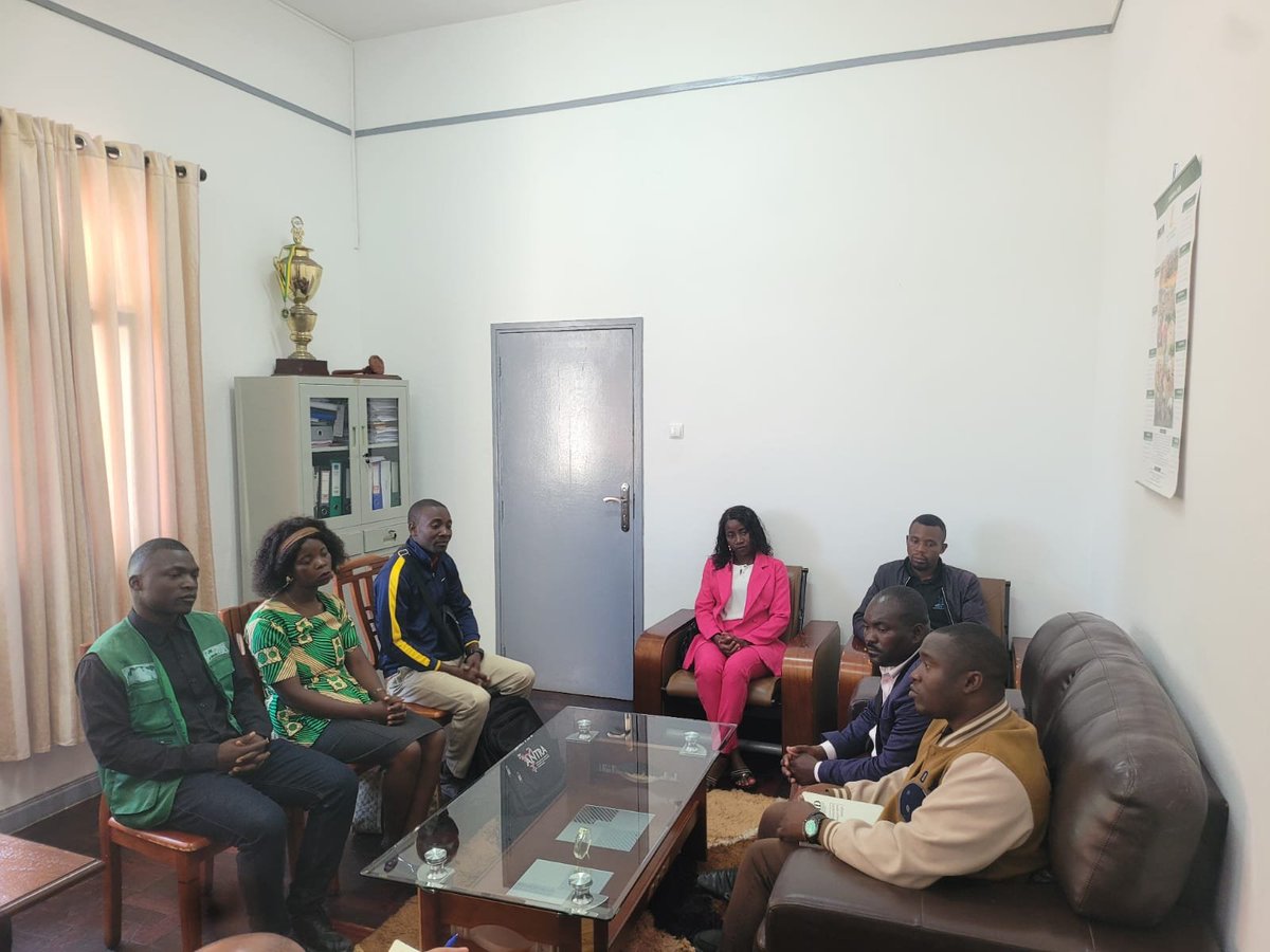DanielH80040494's tweet photo. 🤝🇲🇿 Um encontro especial com o Senhor Administrador Adamo Abdula Ossumane.

Os candidatos da Associação Visão de Deus partilharam um momento de diálogo, união e esperança. 🙏🏾❤️

Juntos, por um propósito! https://t.co/B8nf3kByw7