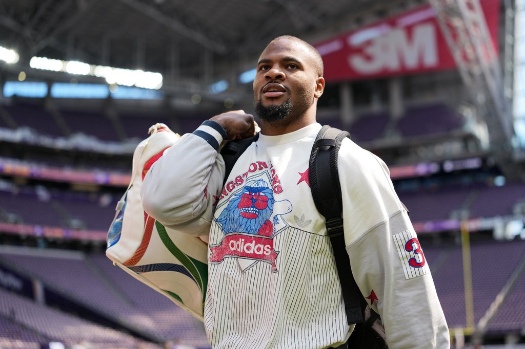 RapSheet's tweet photo. As the #Packers face the #Falcons, Micah Parsons continues to rehab his knee. He’s also added some off-the-field responsibilities, having been elected as the #Packers voting player rep for the NFLPA. 

He joins other high-profile player reps such as #Colts RB Jonathan Taylor. https://t.co/iDxtX76OVL