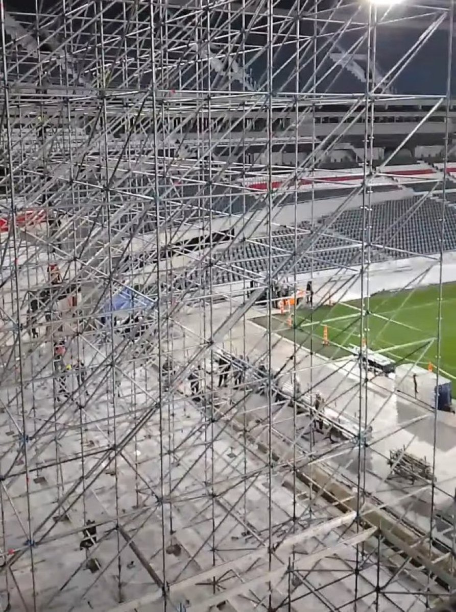 brillaespos's tweet photo. YA ESTÁN ARMANDO EL ESCENARIO PARA EL SÁBADO https://t.co/mlcpXVW1xj
