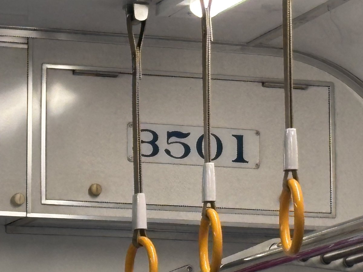 Marisa_Come's tweet photo. ちなみにこいつでした
ちくしょうめぇぇ
(なお空港連絡橋で9521ともすれ違ってるのでこれで2本目)

早くね？？？ https://t.co/T1TwRG26c9