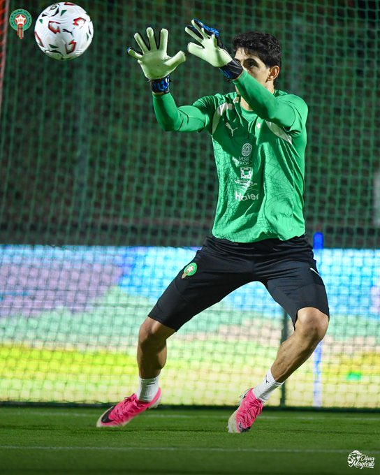 MnbrAlhilal's tweet photo. ياسين بونو من تدريبات المنتخب المغربي 🇲🇦💙 https://t.co/0Szjy3Dhiu