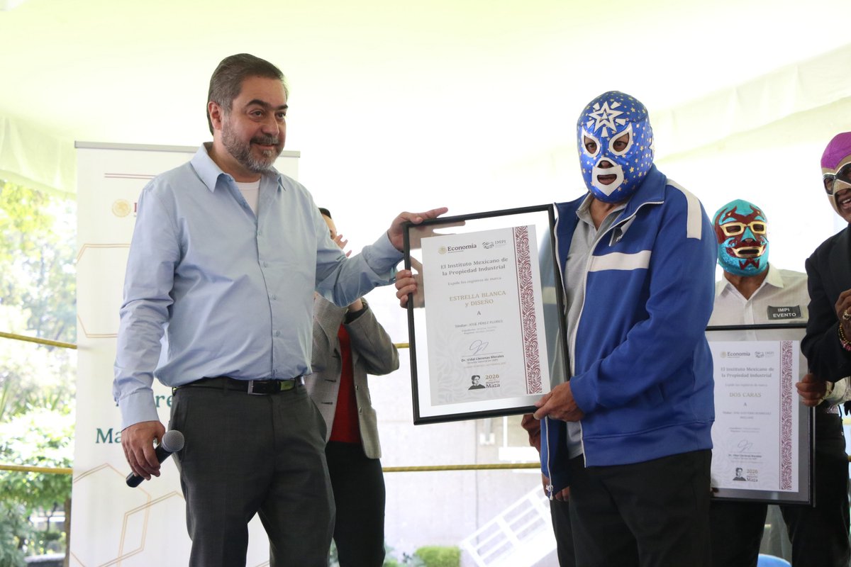 vidallerenas's tweet photo. ¡El legado de la Lucha Libre se defiende dentro y fuera del ring! 🤼‍♂️ Entregamos registros de marca a nuestros luchadores para proteger los personajes que inspiran a todo México. 🇲🇽✨ https://t.co/E5iFqVeqtD