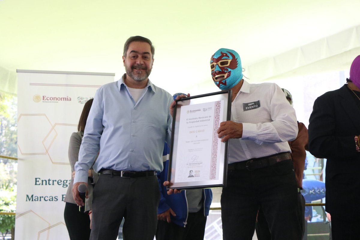 vidallerenas's tweet photo. ¡El legado de la Lucha Libre se defiende dentro y fuera del ring! 🤼‍♂️ Entregamos registros de marca a nuestros luchadores para proteger los personajes que inspiran a todo México. 🇲🇽✨ https://t.co/E5iFqVeqtD